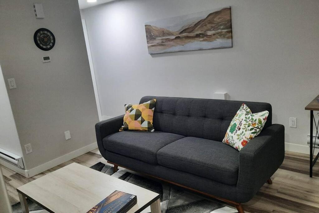 Carsonway Basement Suite Έντμοντον Εξωτερικό φωτογραφία